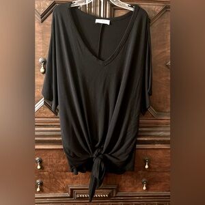 Zenana oversized short sleeve tie front top.  Black M Excellent.